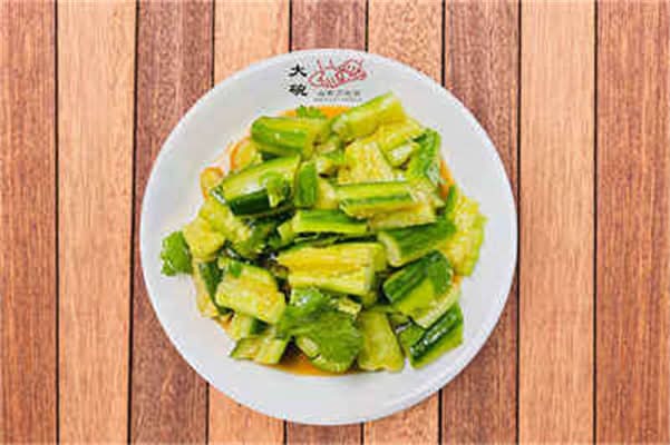拍黄瓜 Cucumber Salad